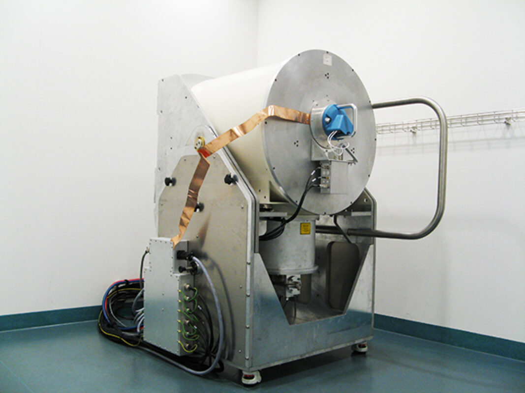 MRI T Ue SMALL in situ magnetic resonance imaging scanner for gas flow imaging in trickle bed reactors