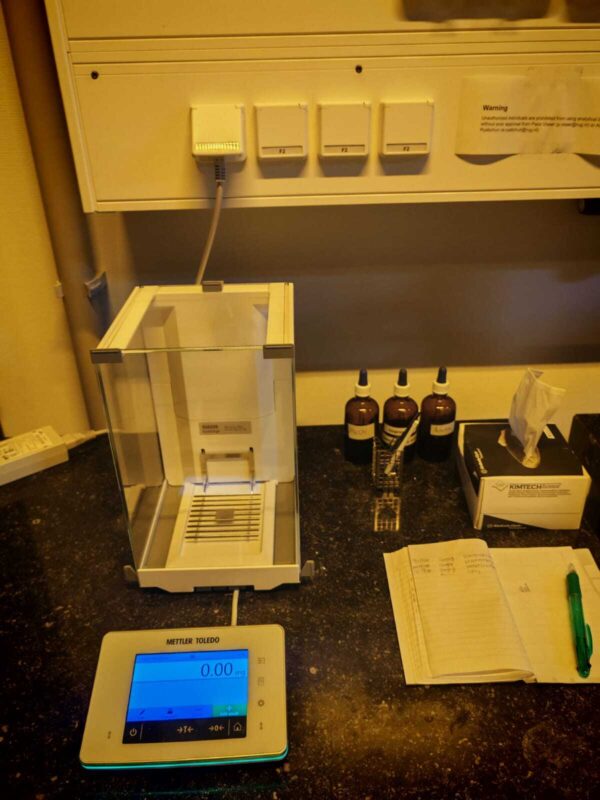 Analytical balance